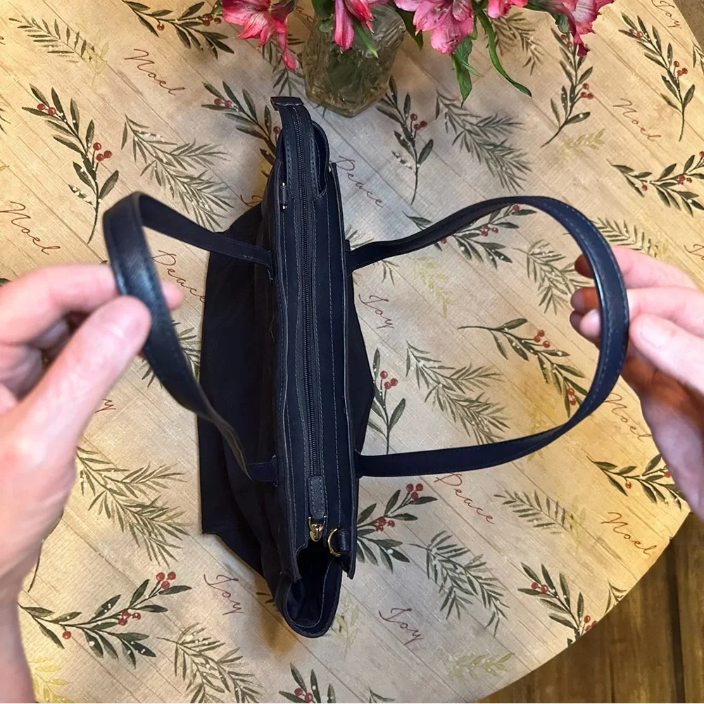 Large Michael Kors Tote - Nylon & Leather - Navy Blue - EUC - Shoulder Purse - Picture 6 of 13